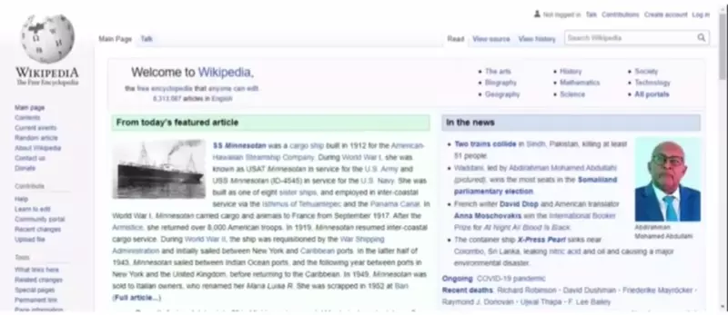 Screen grab of Wikipedia zooming in. As it's zoomed in, the navigation text overlaps and looks terrible.